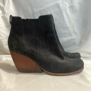 KORK-EASE Black suede booties